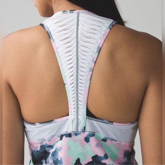 Lululemon Multi Color Vent It Out Singlet Clouded Dreams Tank 4 - Picture 4 of 12